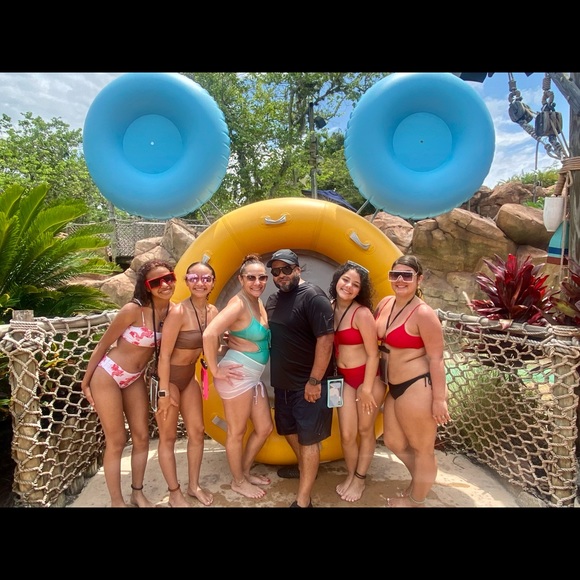 Meet your Posher, Alex - Picture 3 of 8